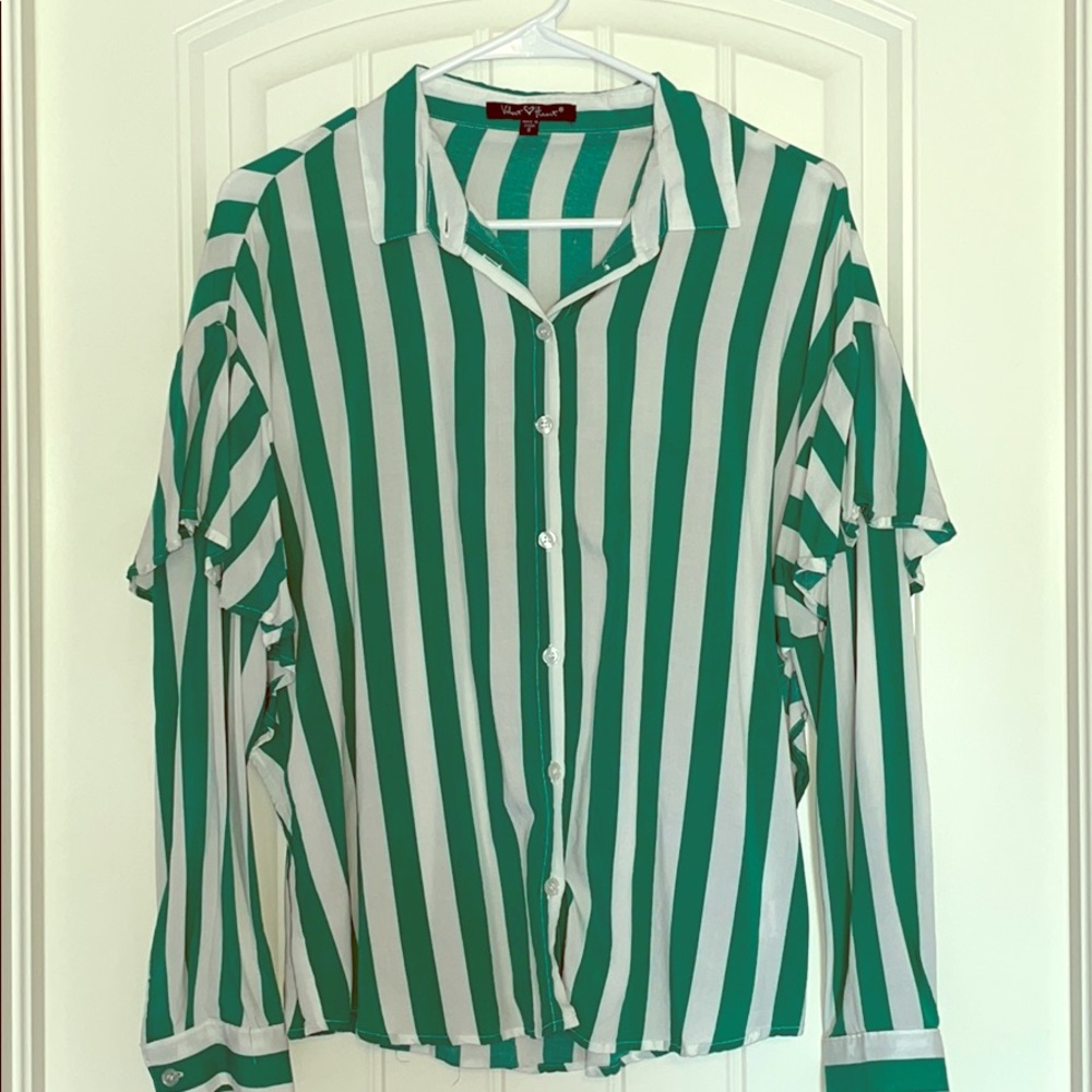 Gorgeous striped blouse with ruffled sleeves